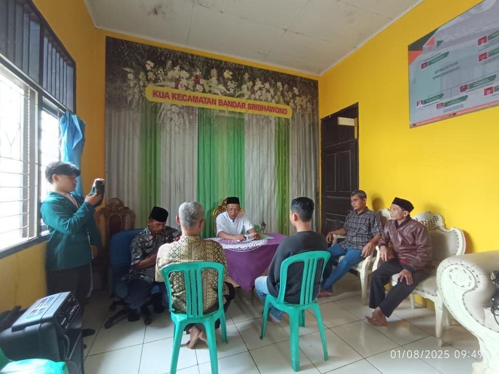 CBY Resmi Peluk Islam di KUA Bandar Sribhawono