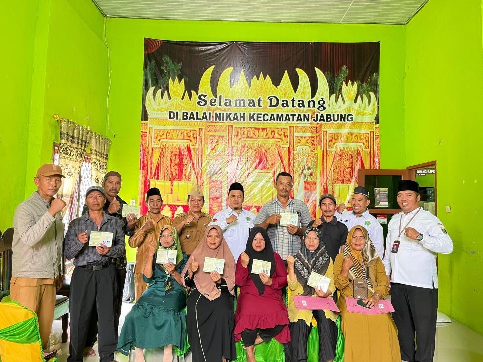 Lima Pasangan di Jabung Resmi Kantongi Buku Nikah 