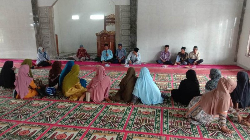 Berdayakan Sinergitas Penghulu dan Penyuluh, Kepala KUA Selupu Rejang Gelar Program Safari Jumat