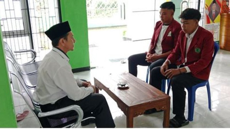 Bina Mahasiswa Magang IAIN Curup, Kepala KUA Kabawetan Ingatkan Pentingnya Pengetahuan dan Etika