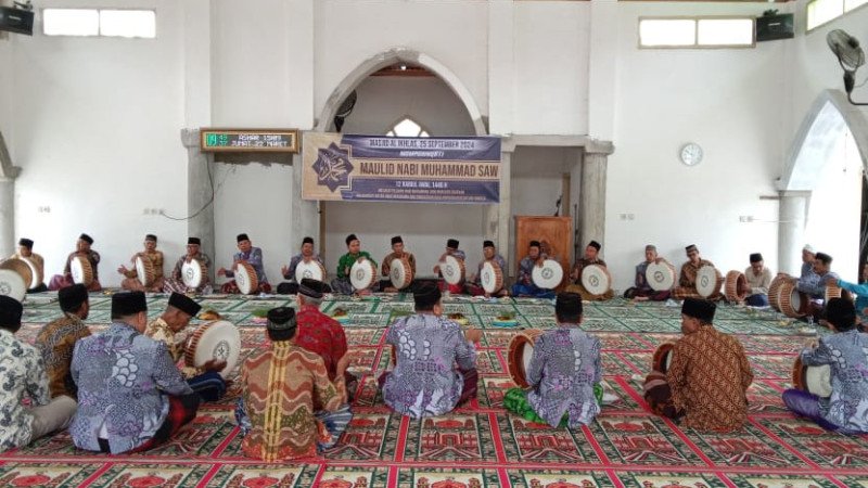 Kepala KUA Kecamatan Air Periukan Dukung Pelestarian Sarapal Anam Di Acara Maulid Nabi Muhammad SAW
