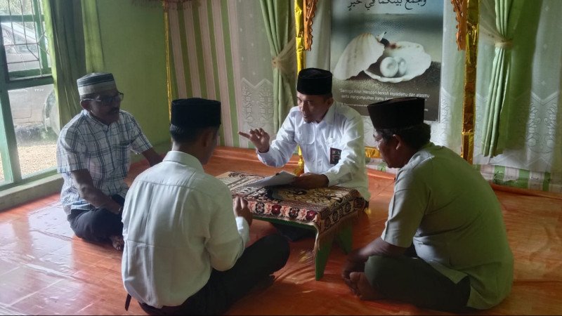 Kepala KUA Pasar Manna Bimbing Proses Muallaf