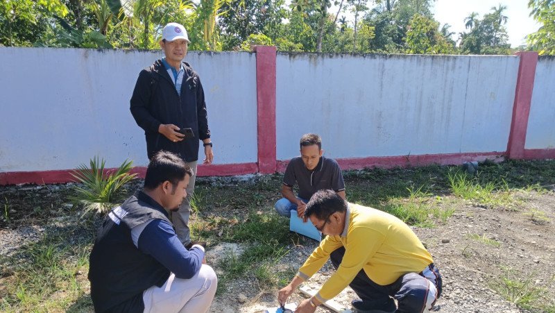 KUA Kecamatan Kota Arga Makmur Lakukan Pengukuran Arah Kiblat Pembangunan Mushalla Di Dukcapil