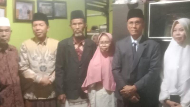 Kepala KUA Sekaligus Penghulu Laksanakan Tugas Pencatatan Nikah