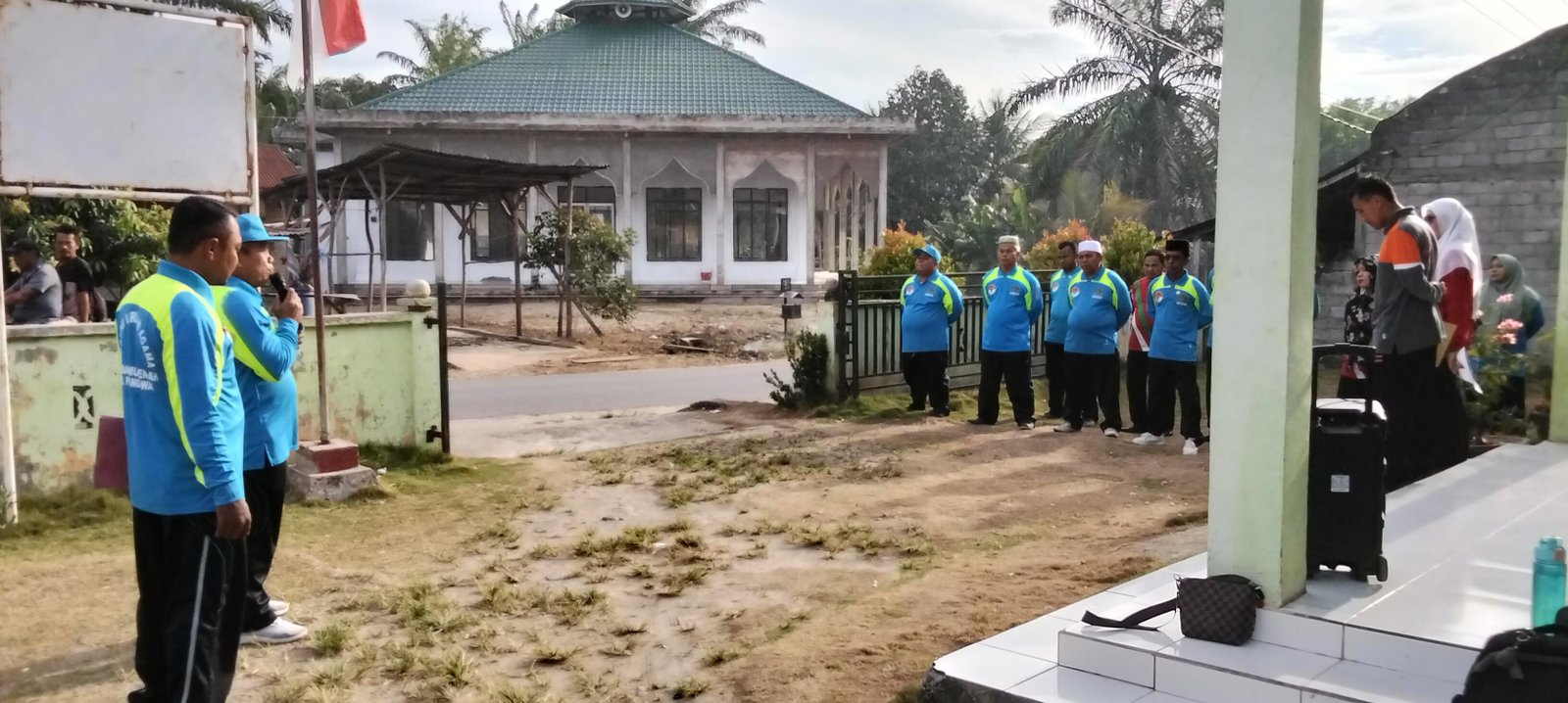 Wujud Disiplin, KUA Barumun Tengah Laksanakan Apel Pagi Membangun Komitmen dan Etika Kerja