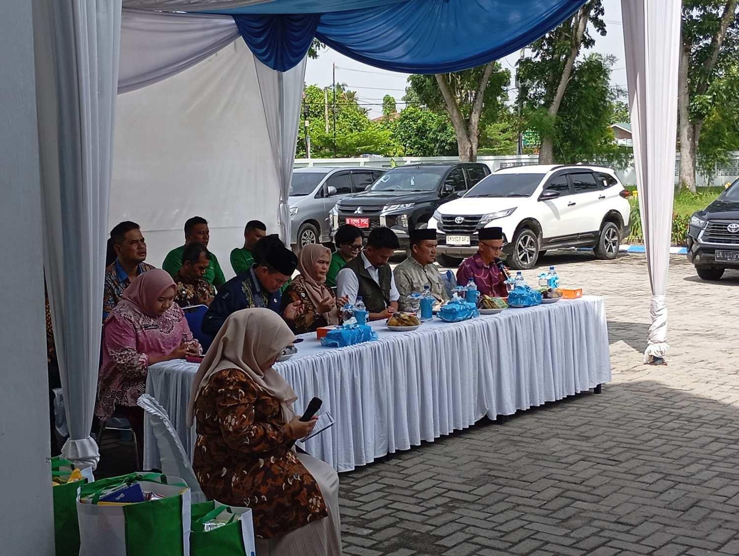 Kepala KUA Percut Sei Tuan Pimpin Doa Kegiatan Sidang Itsbat Nikah di Kantor Camat Percut Sei Tuan