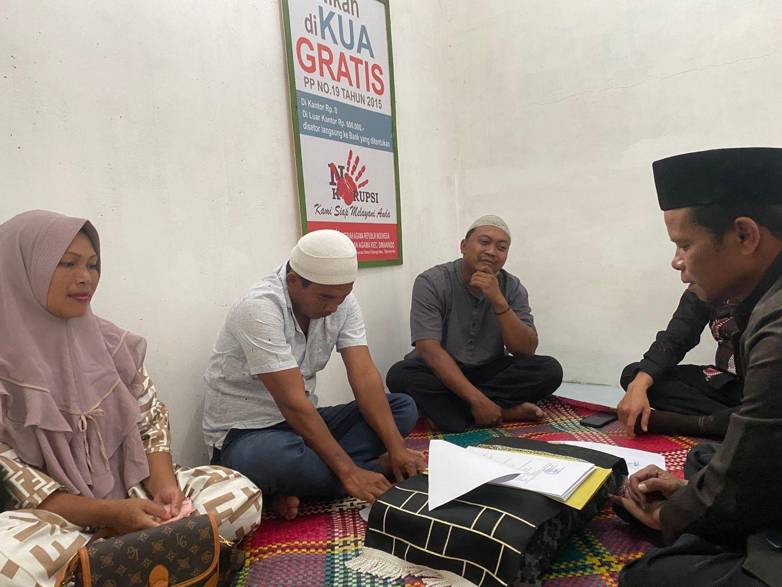 KUA Simanindo Catatkan Pernikahan Perdana Tahun 2025 Antara Candra & Siti Rohani Sinaga