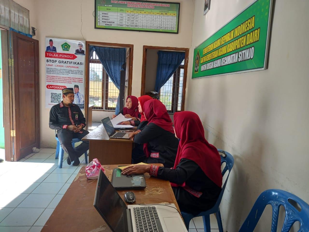 Kembangkan Kompetensi Kehumasan, PIC Humas KUA Sitinjo Ikuti Pelatihan Secara Zoom