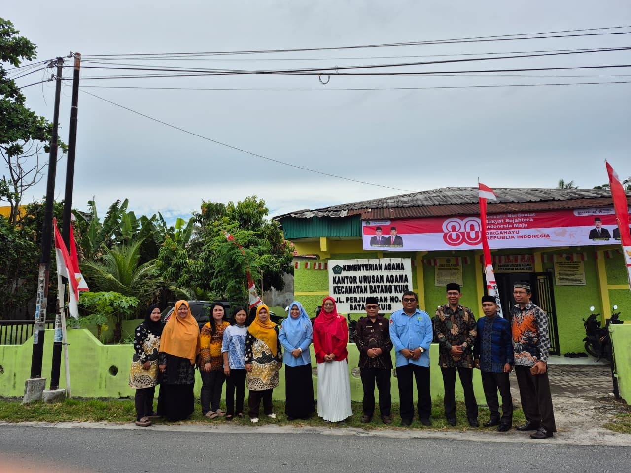 KUA Batang Kuis Terima Tim Penilai Kebersihan dari Kemenag Deli Serdang