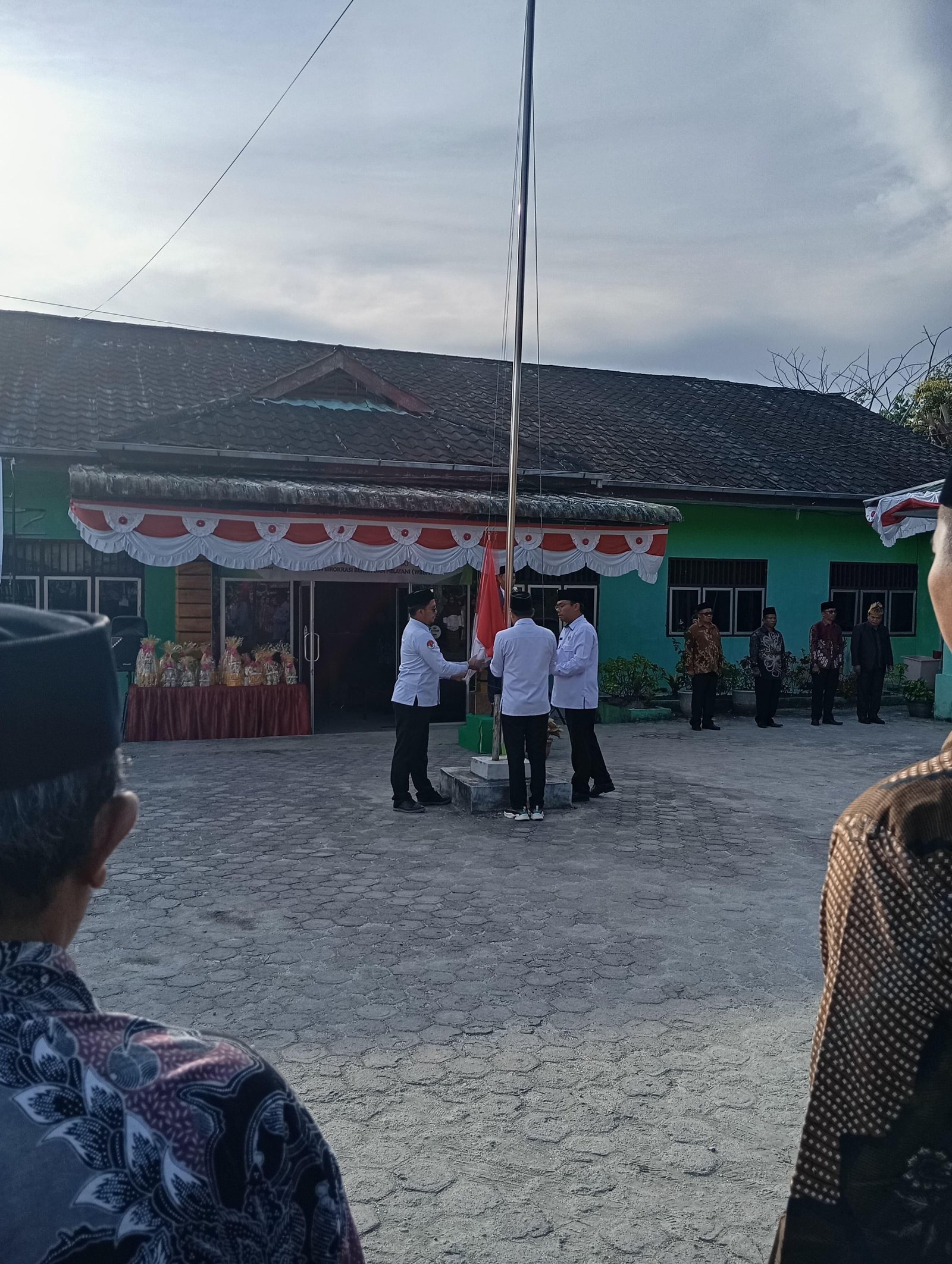 ASN KUA Kecamatan Kerajaan Ikuti Upacara Peringatan HUT ke-80 RI di Kemenag Pakpak Bharat