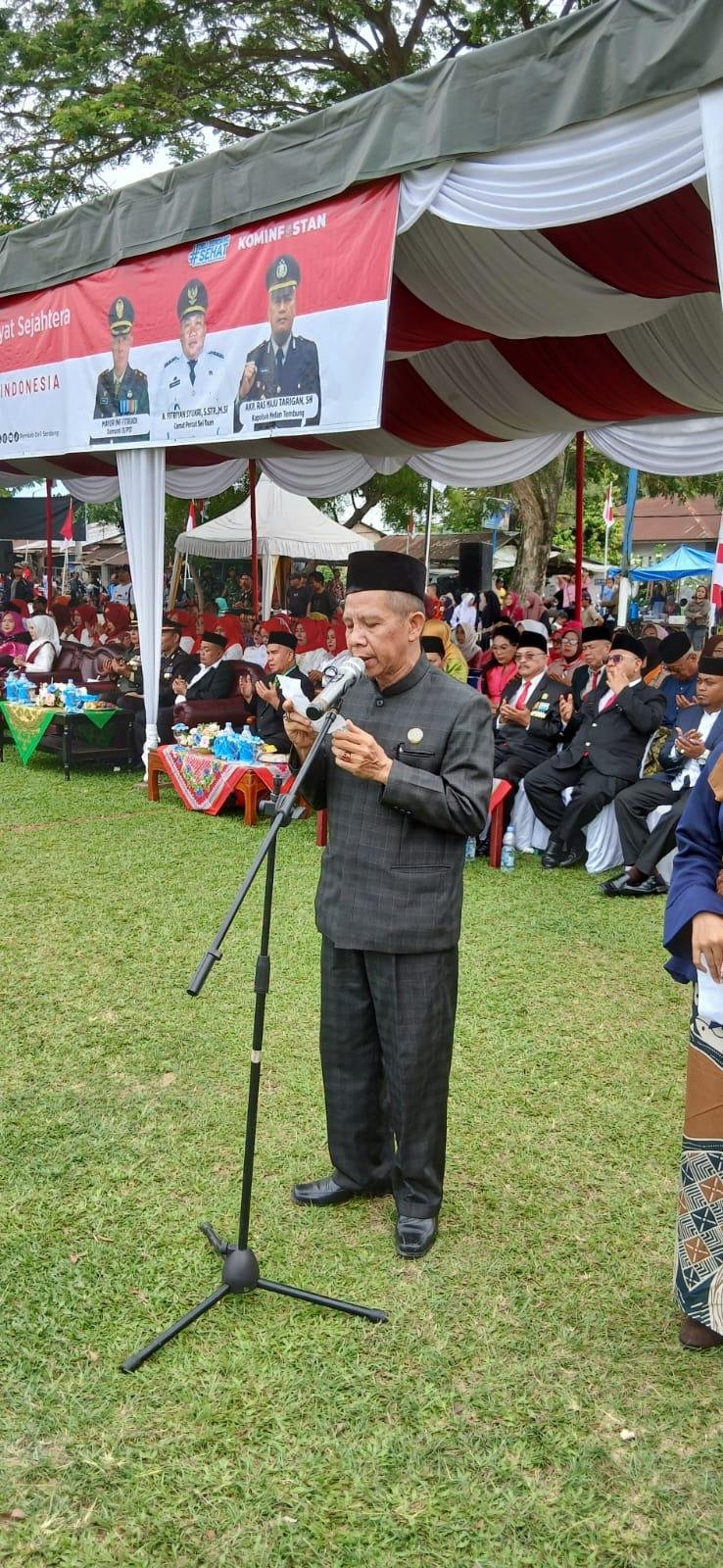 Pimpin Doa Upacara HUT ke-80 RI, Kepala KUA Percut Sei Tuan Mohon Indonesia Maju Rakyat Sejahtera