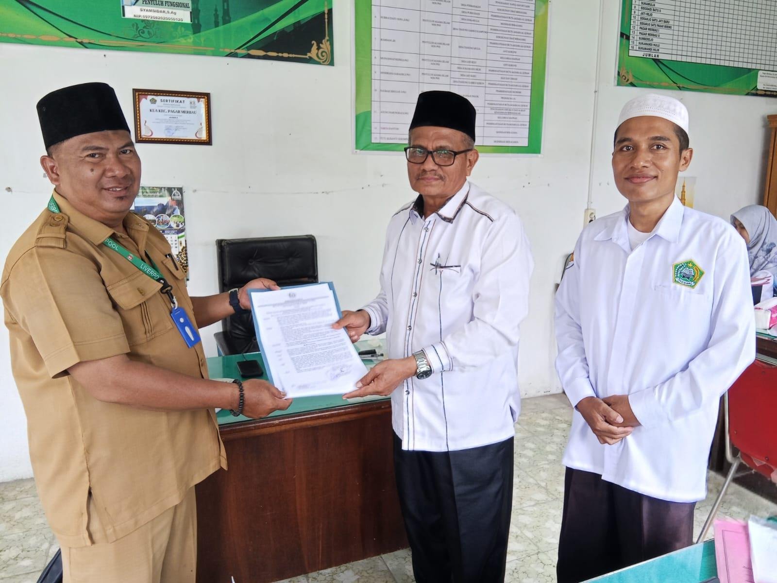 KUA Pagar Merbau Serahkan SK BKM Masjid Nurul Iman Sumberejo