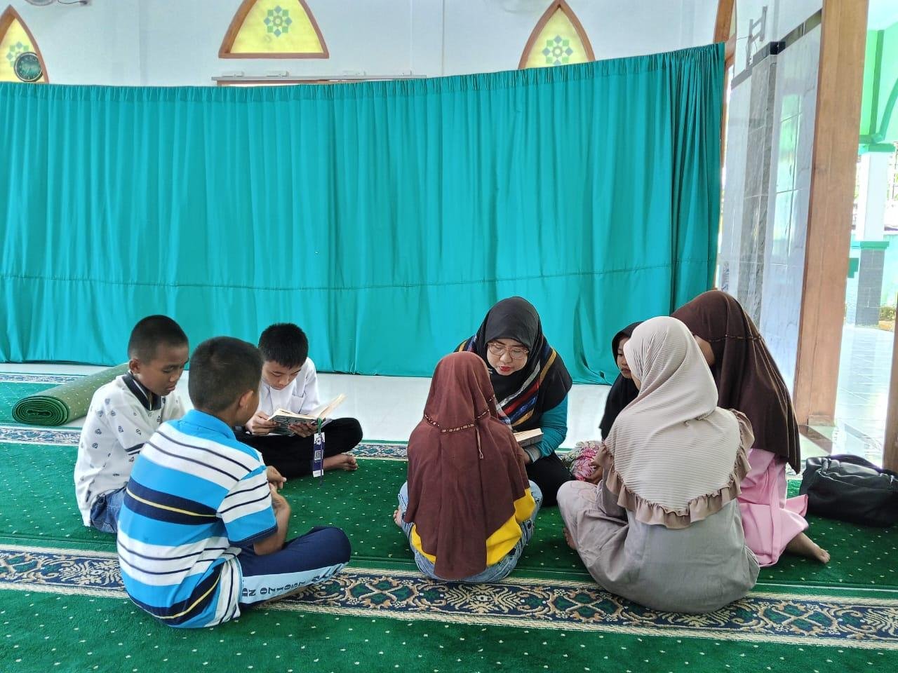 KUA Gido Aktifkan Kegiatan Belajar Mengaji Di Masjid Al-Musannif Hiliweto Gido