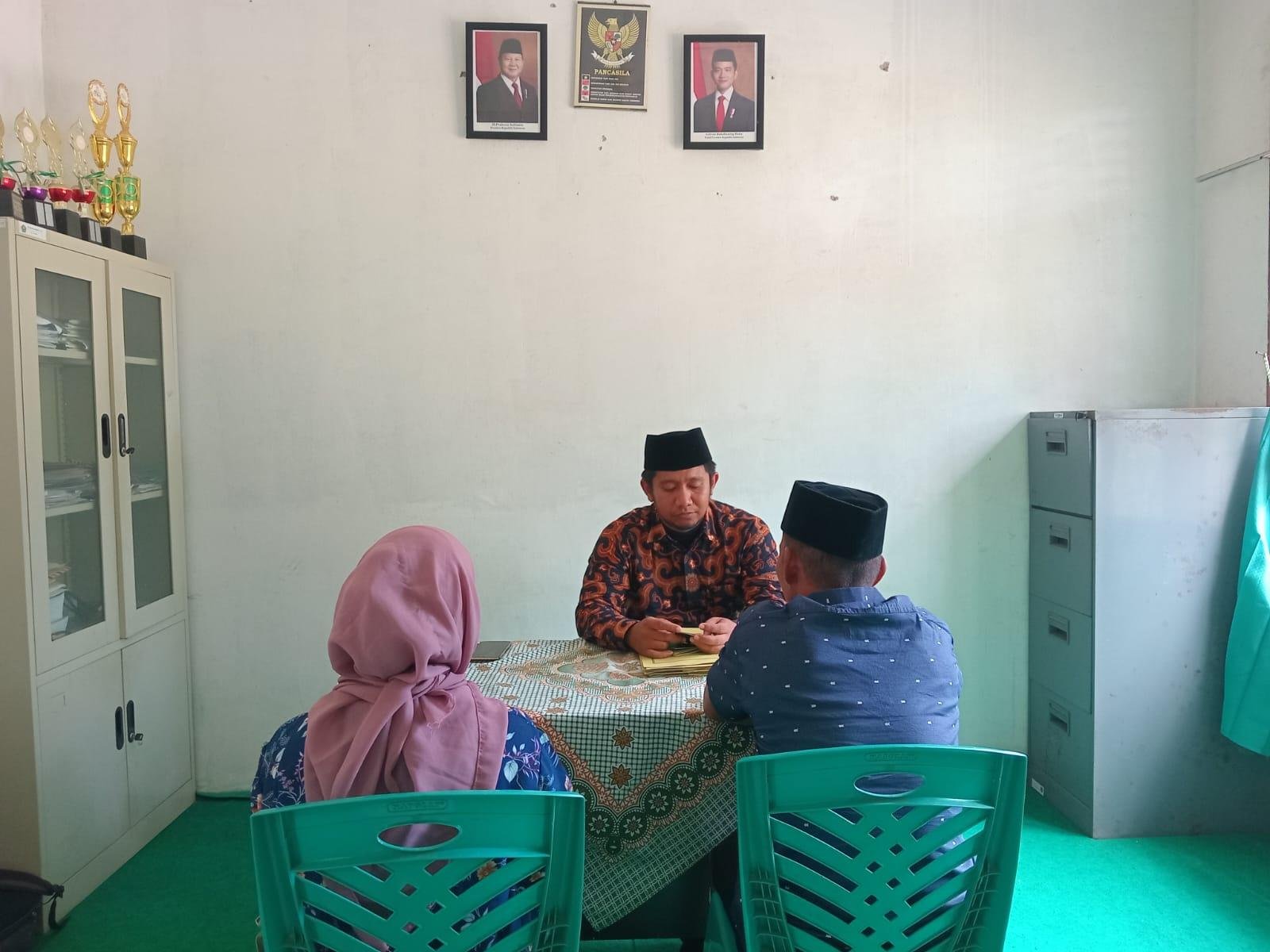 Kepala KUA Tanah Pinem Bekali Calon Pengantin Melalui Bimbingan Perkawinan