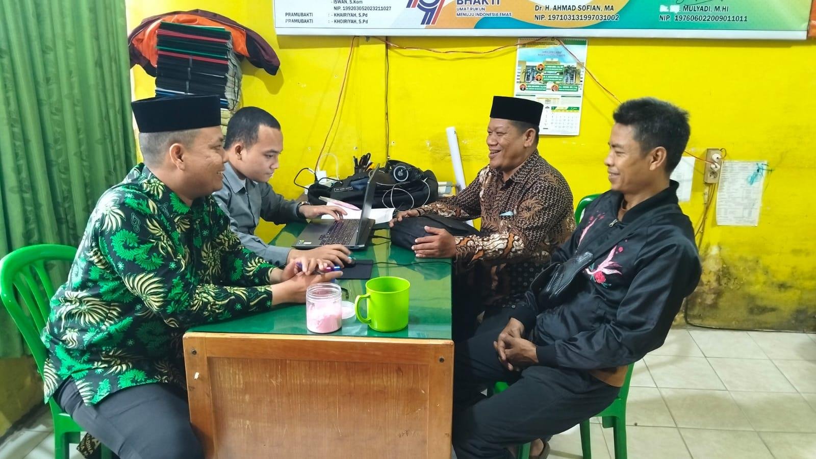 PAI dan Pengawas Halal KUA Teluk Nibung Berikan Pendampingan Proses Sertifikasi Halal