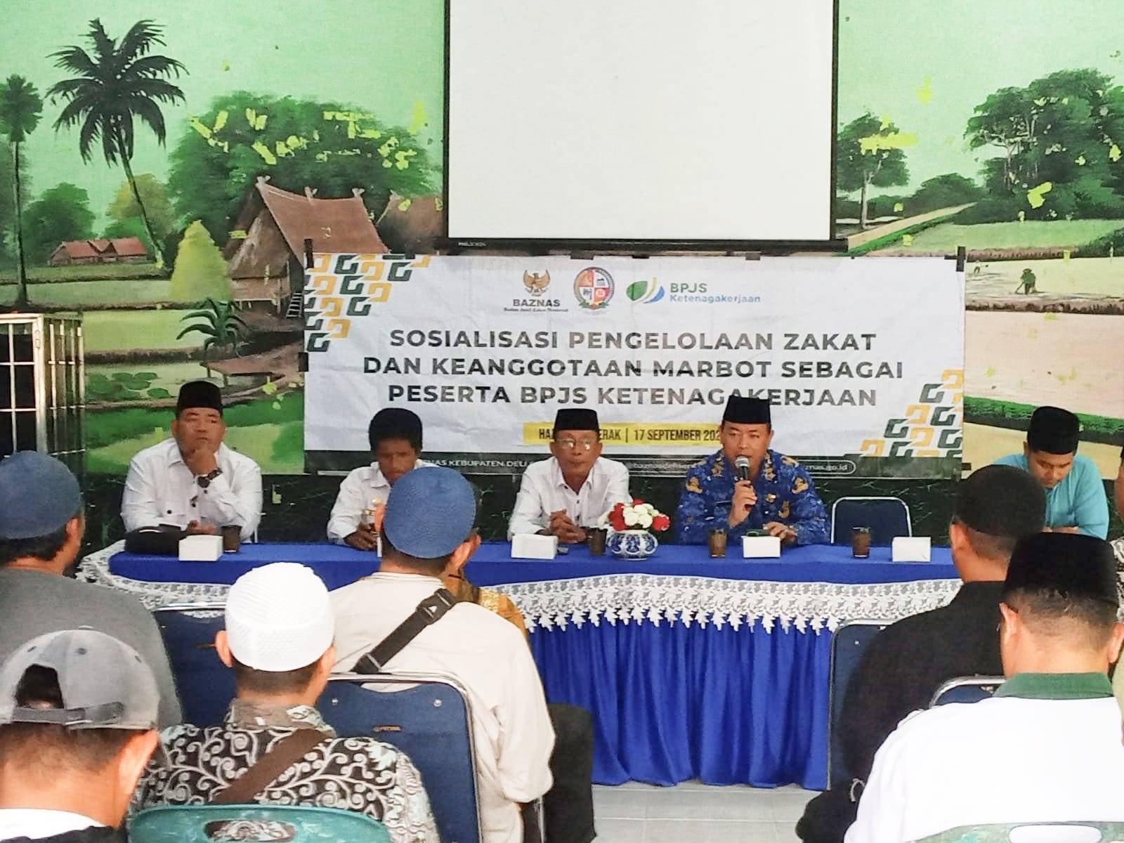 Hadiri Sosialisasi Zakat, Kepala KUA Hamparan Perak sampaikan Potensi Besar Zakat sebagai Instrumen  Pemberdayaan Ekonomi Ummat