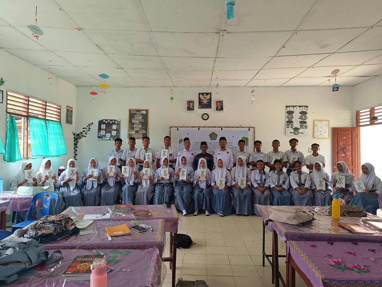 Ka KUA Isi Materi Kursus Pranikah Remaja di SMAN 1 Kecamatan Bandar Pulau