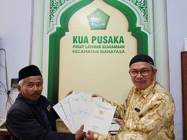Wujudkan Percepatan Sertifikasi Tanah Wakaf, KUA Wanayasa Serahkan 6 Sertifikat kepada Takmir Masjid Wanaraja