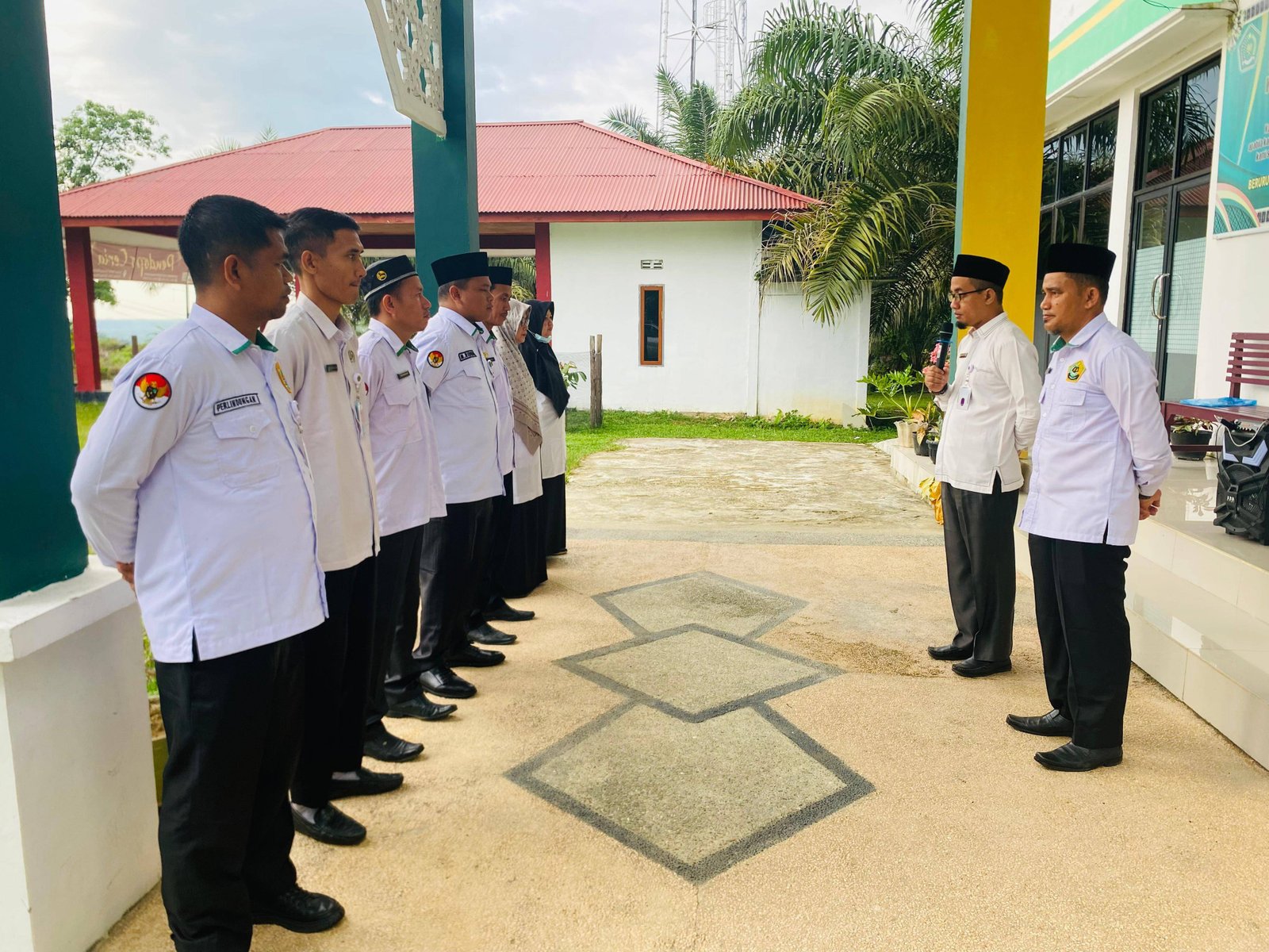 Rindra Febrian Pimpin Apel Pagi Senin Tekankan Integritas dan Disiplin ASN