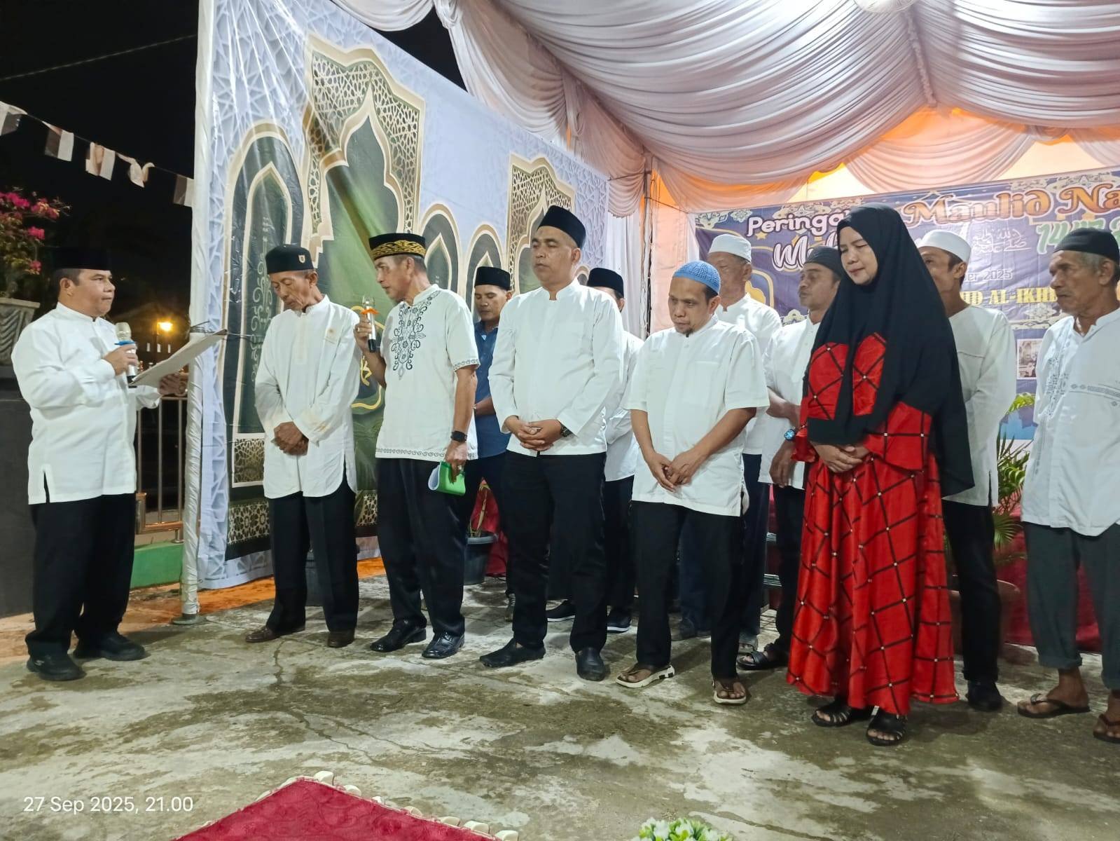 Disela Peringatan Maulid Nabi Muhammad SAW, Kepala KUA Medan Denai Kukuhkan BKM Al-Ikhlas