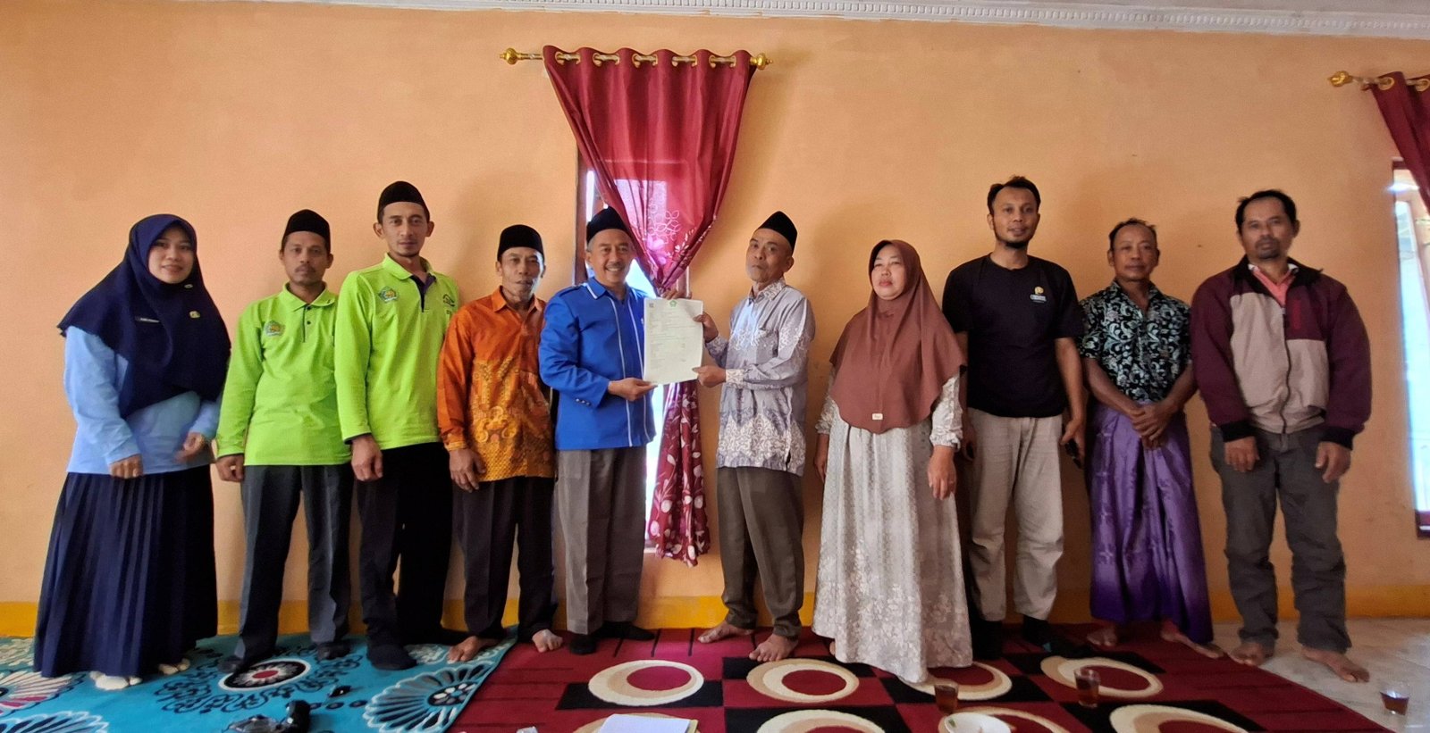 KUA Karangkobar Pimpin Ikrar Wakaf untuk Musholla Al-Amin Desa Sampang