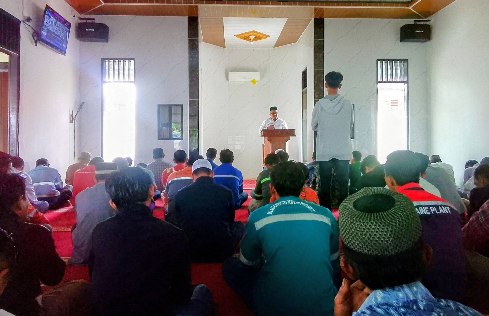 KUA Bosar Maligas Sampaikan Pesan Dakwah dalam Khutbah Jum’at di Masjid Ar-Rohmah Sei Mangkei PTPN 3