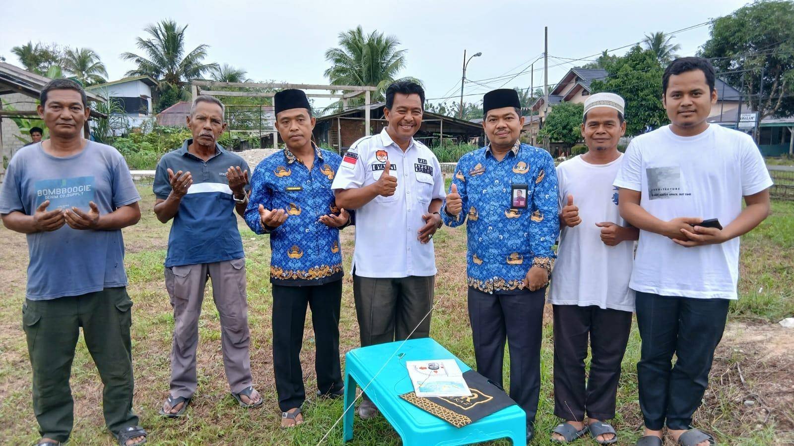 Ka. KUA Rambah Lakukan Pengukuran Arah Kiblat Masjid As Salam