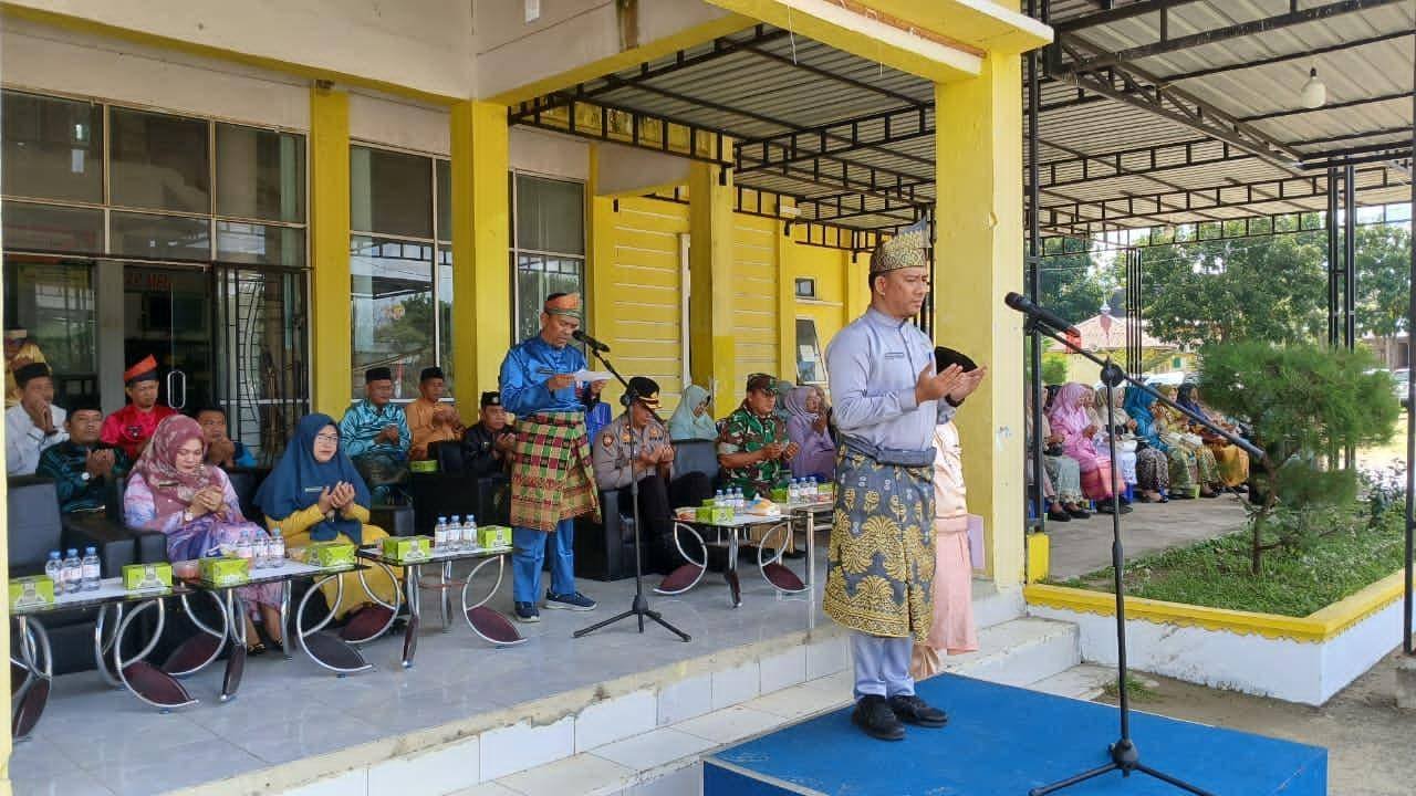 Doa Kepala KUA Tanah Putih Iringi Kekhidmatan HUT ke-26 Rokan Hilir