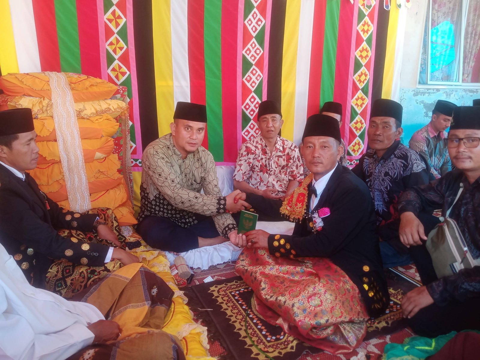 Cinta Disatukan di Kampung Turezouliho, KUA Lahewa Timur Laksanakan Akad Nikah Sakral