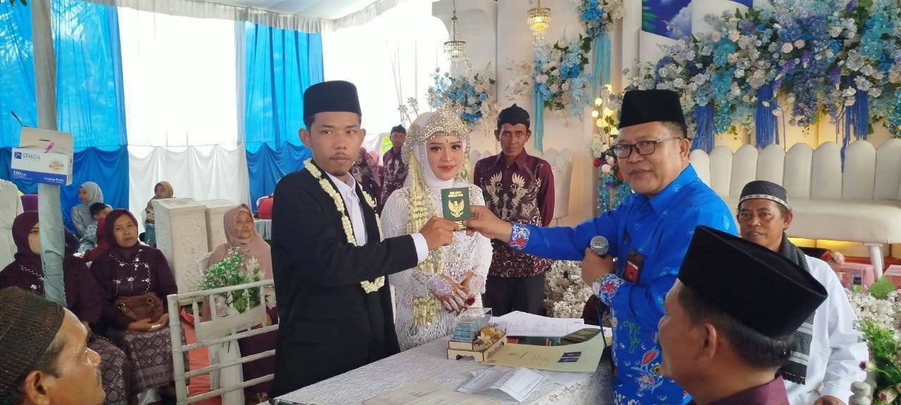 Penghulu KUA Pasir Sakti : Andriyansah dan Wulandari Resmi Menikah di Sumur Kucing