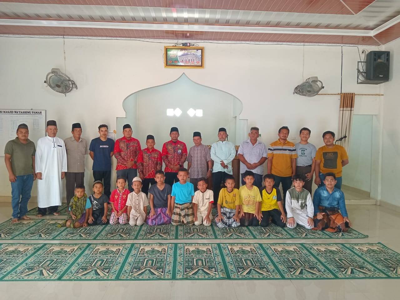 Mempererat Tali Silaturahmi dengan Umat, KUA Tanah Pinem Gelar Safari Jumat di Masjid Wa'tashimu Desa Pamah