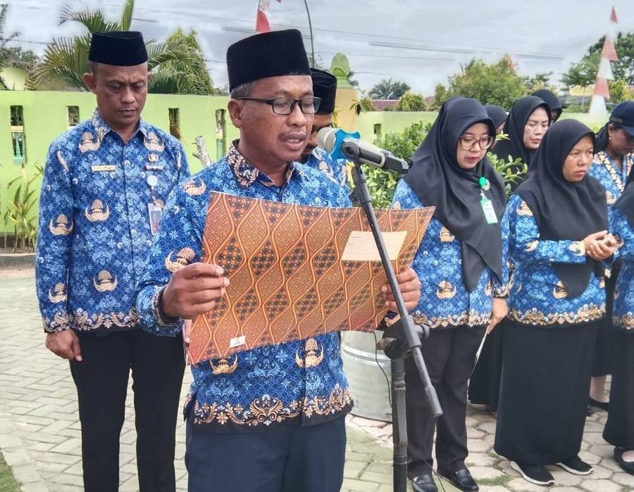 Kepala KUA Waway Karya Pimpin Doa Upacara Hari Pahlawan Nasional 2025