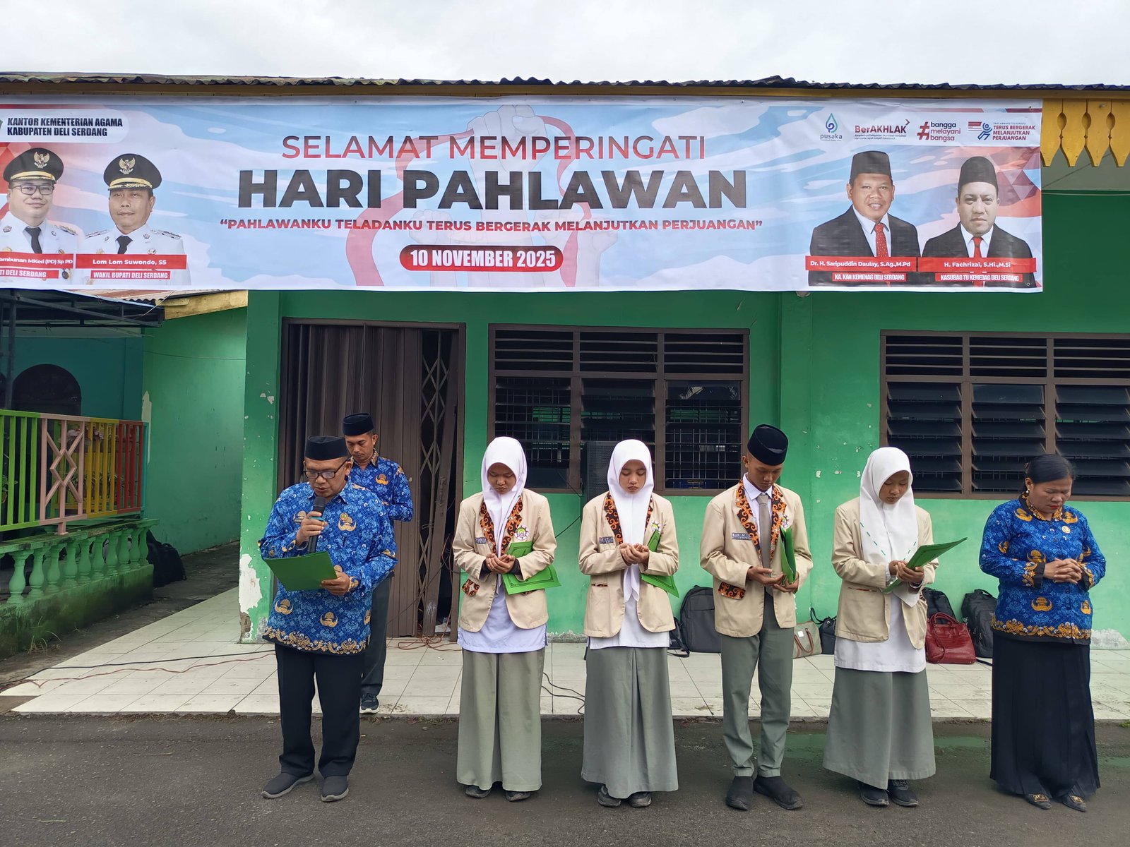 Kepala KUA Lubuk Pakam Pimpin Doa Upacara Hari Pahlawan 10 November di Kemenag Deli Serdang