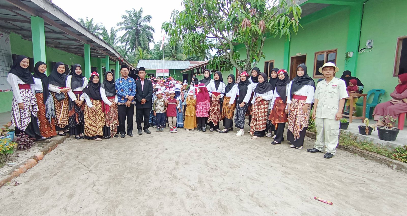 Kepala KUA Bandar Pasir Mandoge ikut Serta Memeriahkan Peringatan Hari Pahlawan Tahun 2025