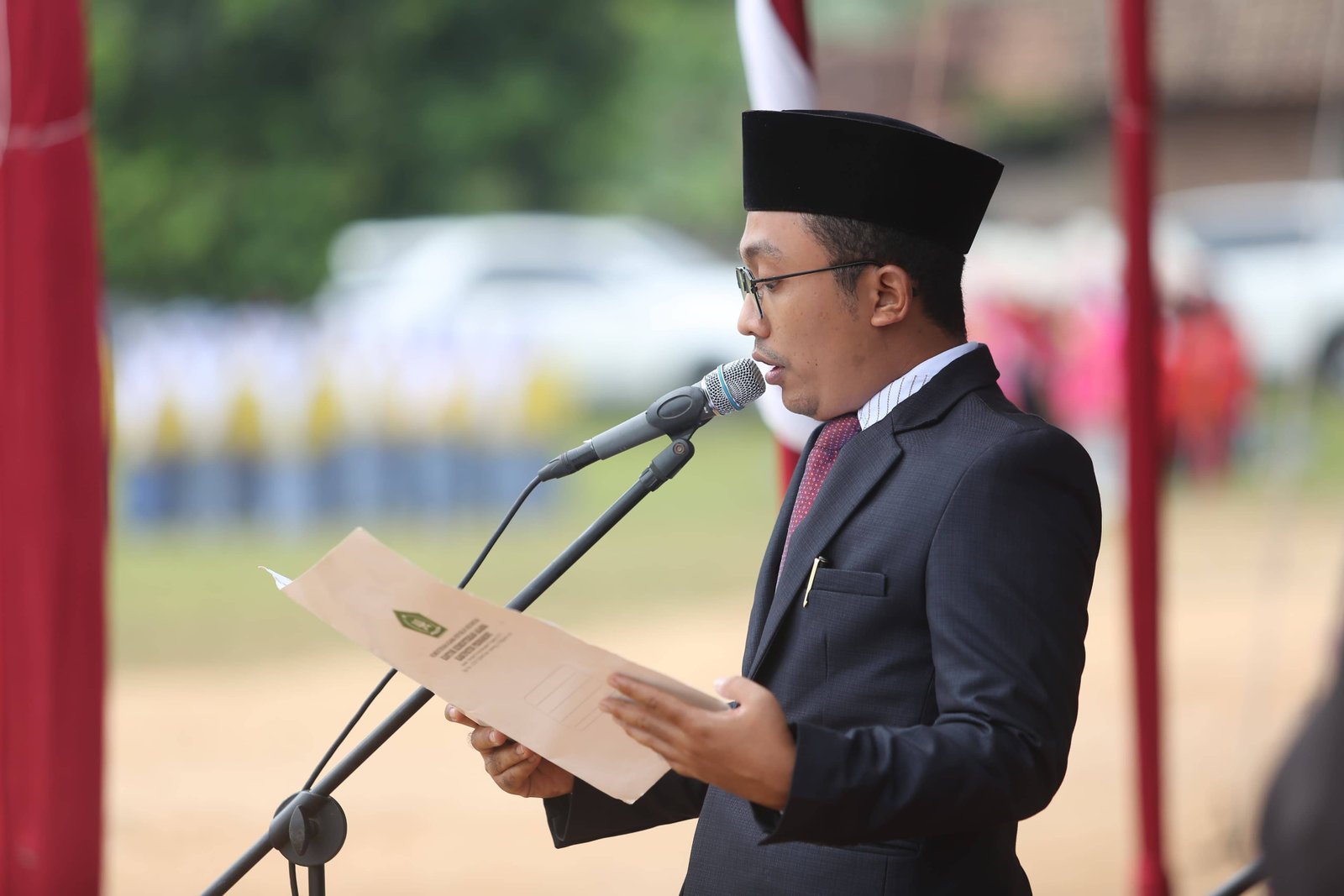 Mewakili Kepala Kemenag Pringsewu memimpin doa hari pahlawan tahun 2025