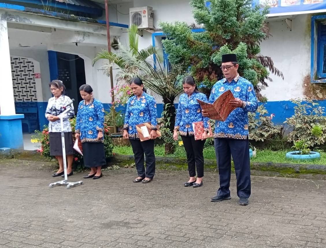 Kepala KUA STM Hilir Pimpin Doa pada Upacara Peringatan Hari Pahlawan 