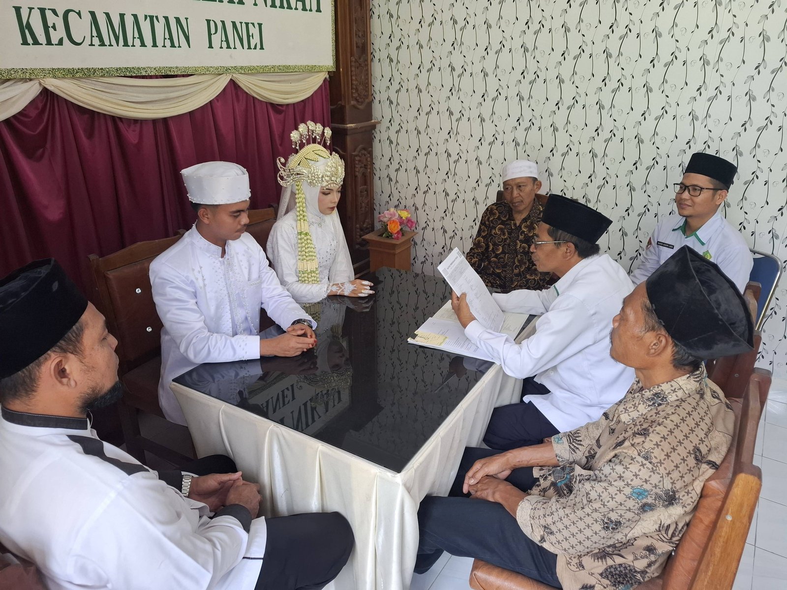 KUA Panei Laksanakan Akad Nikah di Ruang Balai Nikah dengan Khidmat