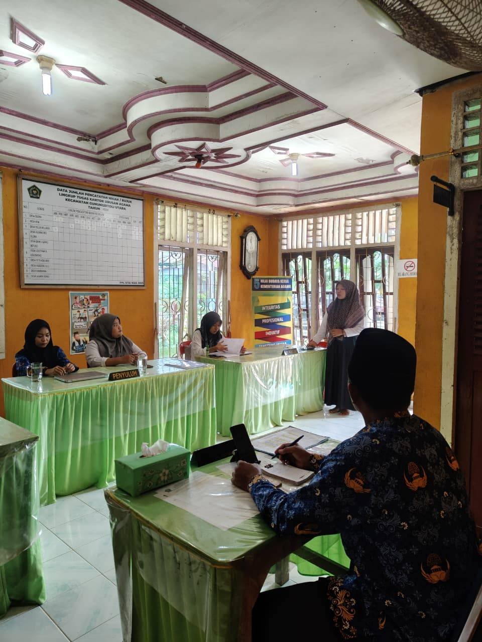KUA Gunungsitoli Utara Hidupkan Spirit Religius Lewat Briefing Pagi Berisi Kajian dan Tausyiah