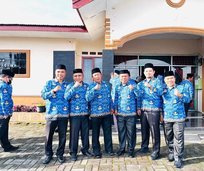 Peringati HKN, KUA Berampu Hadir dalam Upacara di Lingkungan Kemenag Dairi