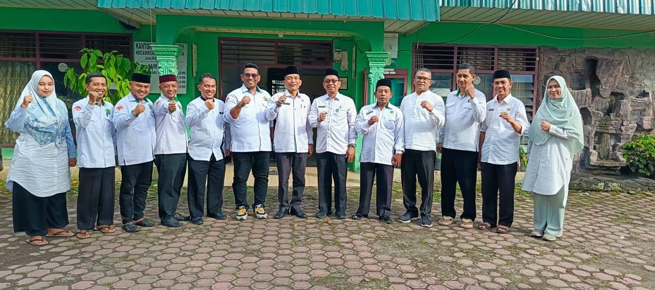 Tingkatkan Kualitas Layanan, Bimas Islam Kemenag Kota Medan Kunjungi KUA Medan Helvetia