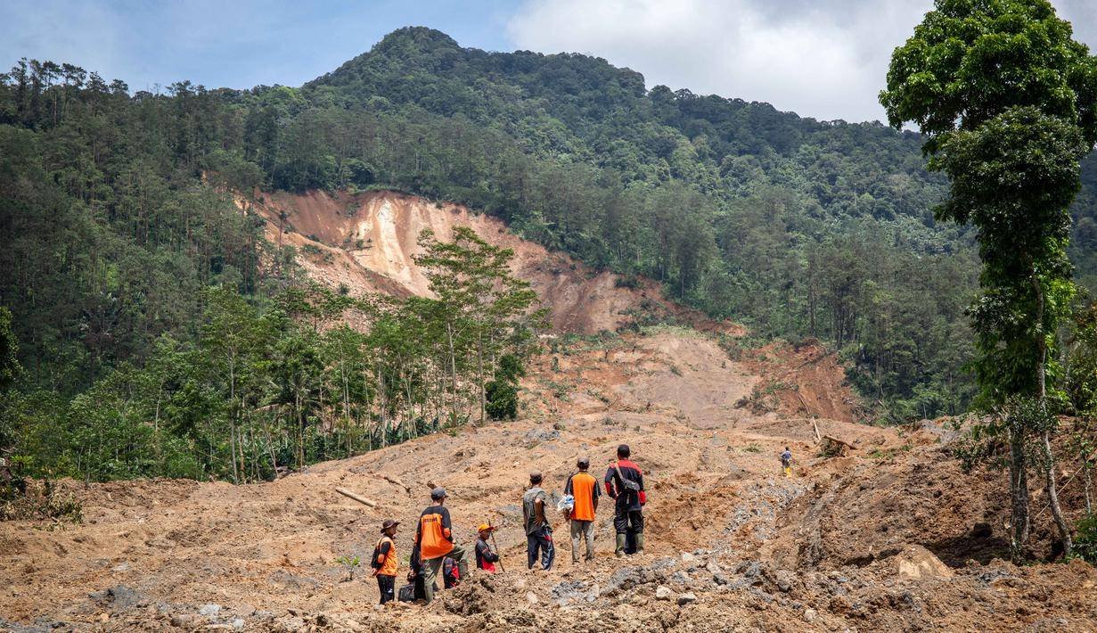 Pos Keagamaan Kemenag Hadir untuk Penyintas Longsor Situkung: Evakuasi, Doa Bersama, hingga Trauma Healing