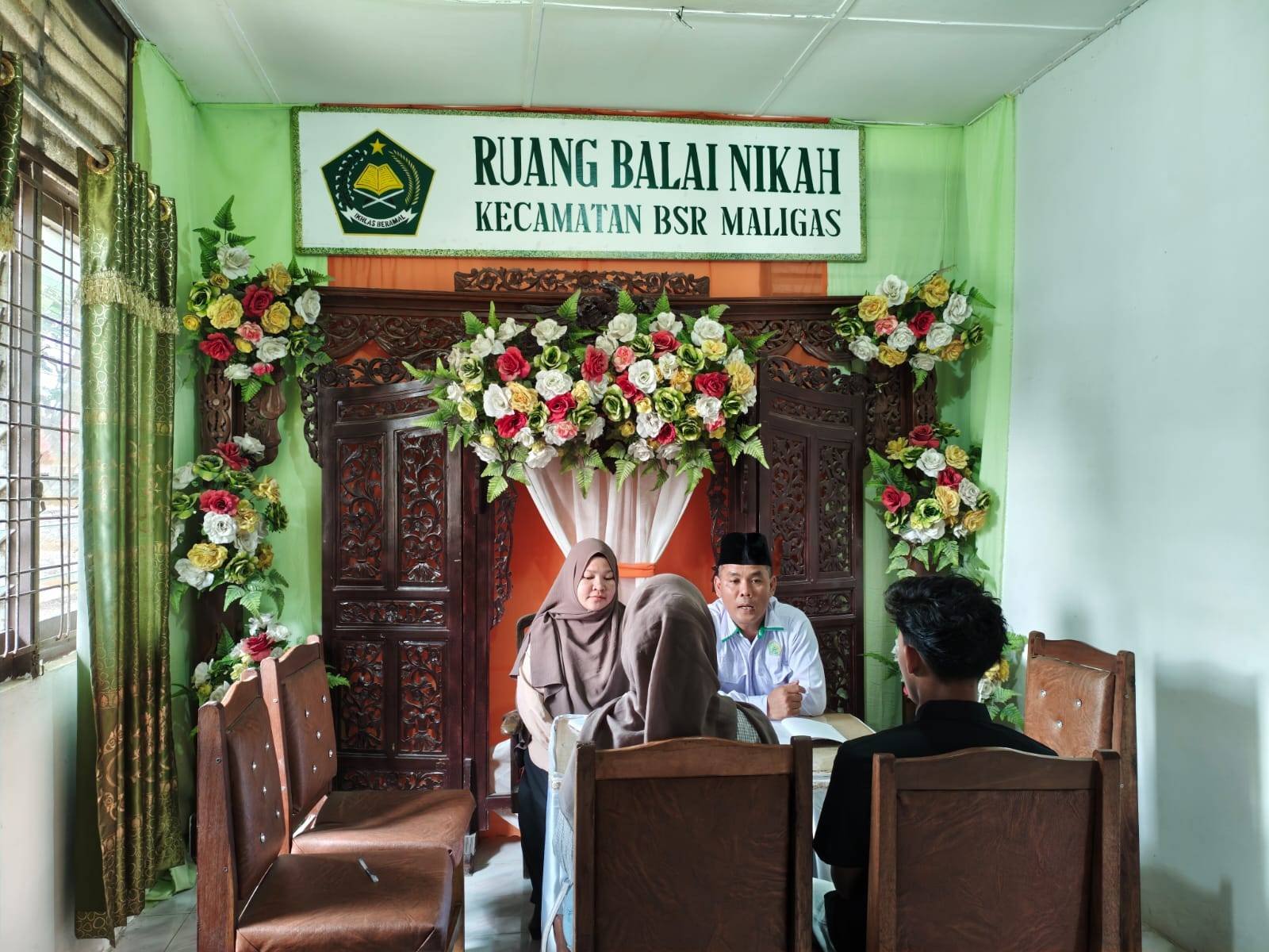 Penyuluh KUA Bosar Maligas Berikan Bimbingan Pra Nikah dengan Penuh Semangat dan Dedikasi