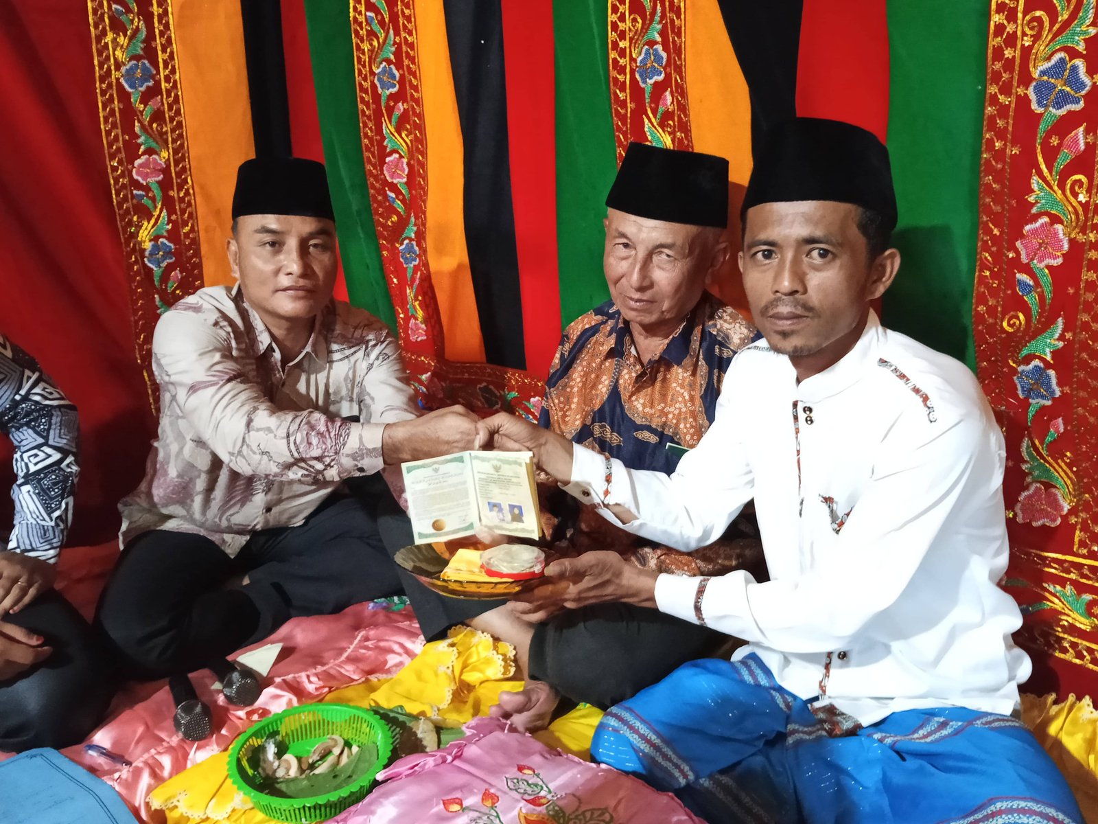 KUA Tuhemberua Kawal Akad Nikah di Desa La’aya: Berlangsung Khidmat di Tengah Hujan Rahmat