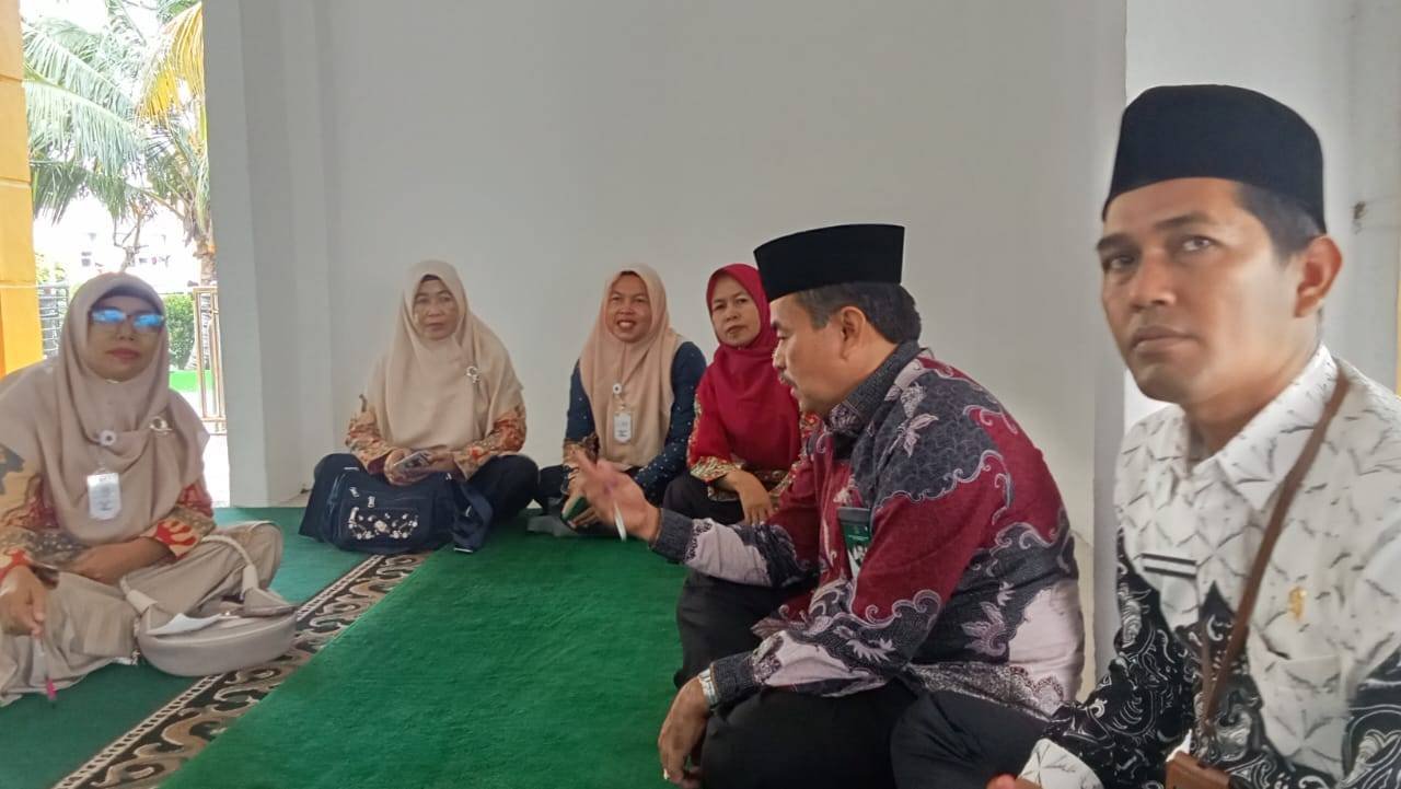 Plh. Ka. KUA Payung Sekaki Pimpin Rapat Persiapan Kegaiatan Pembinaan Majelis Taklim