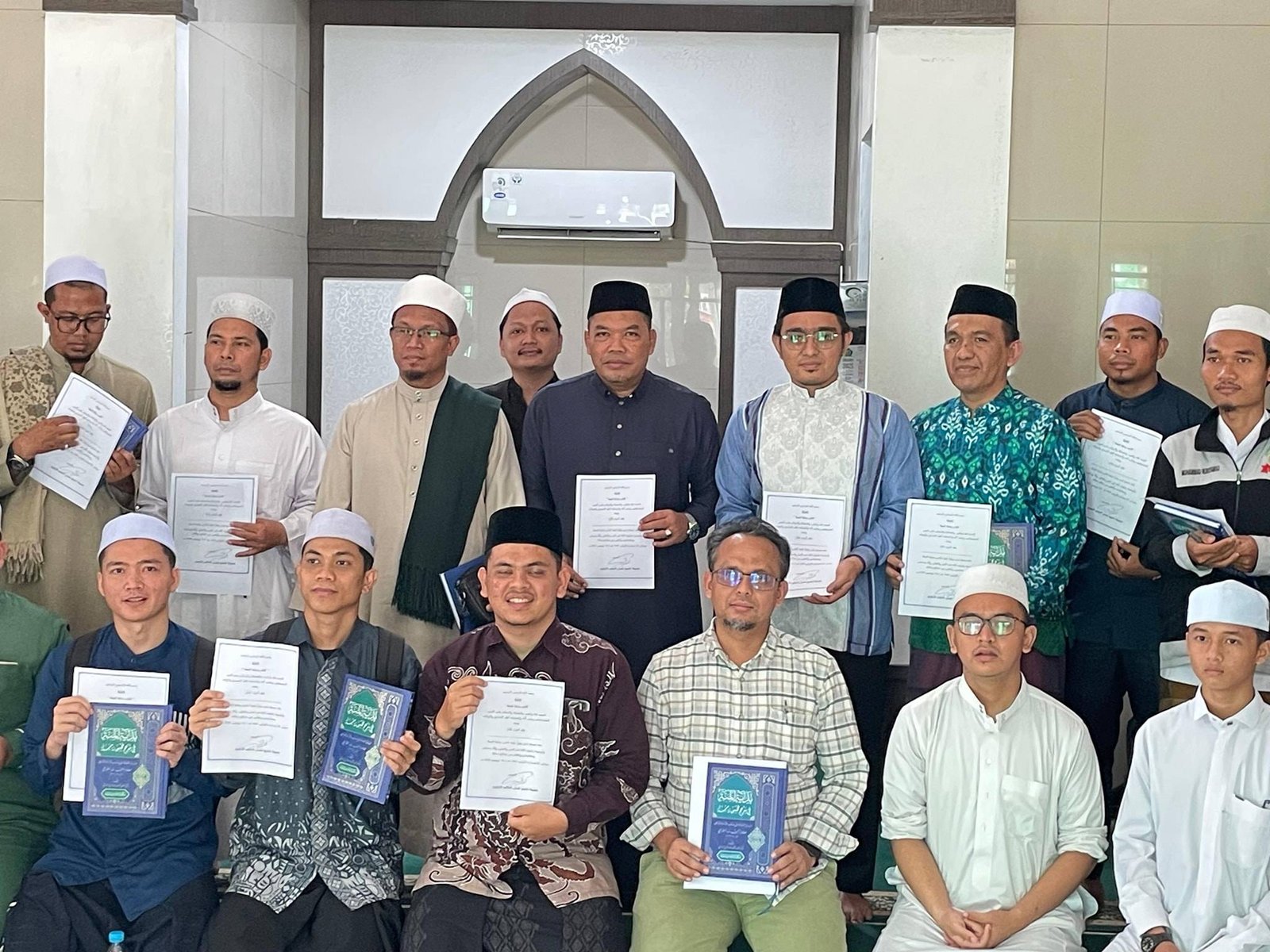 Kepala KUA Pantai Cermin Raih Sanad dan Ijazah Kitab Bidayah Al Minnah
