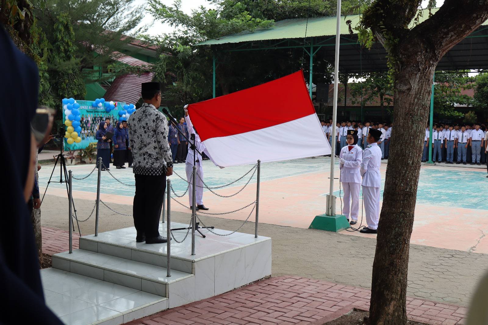 Upacara Hari Guru Ke 80: Ka KUA Kisaran Timur Sebagai Pembina Upacara