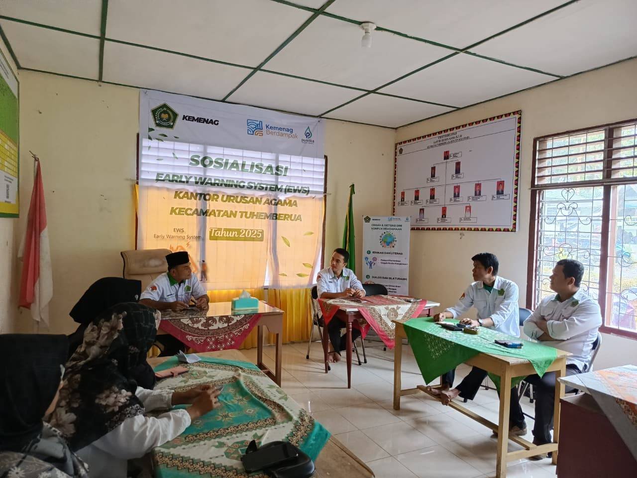 KUA Tuhemberua Gelar Rapat Internal: Bahas Evaluasi Kinerja dan Persiapan Sosialisasi EWS