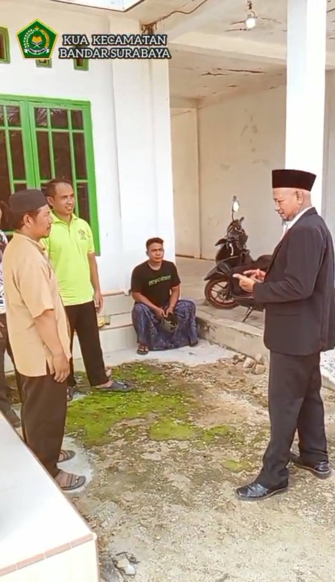 Kepala KUA Bandar Surabaya Lakukan Verifikasi dan Pengukuran Tanah Wakaf Kantor MWCNU