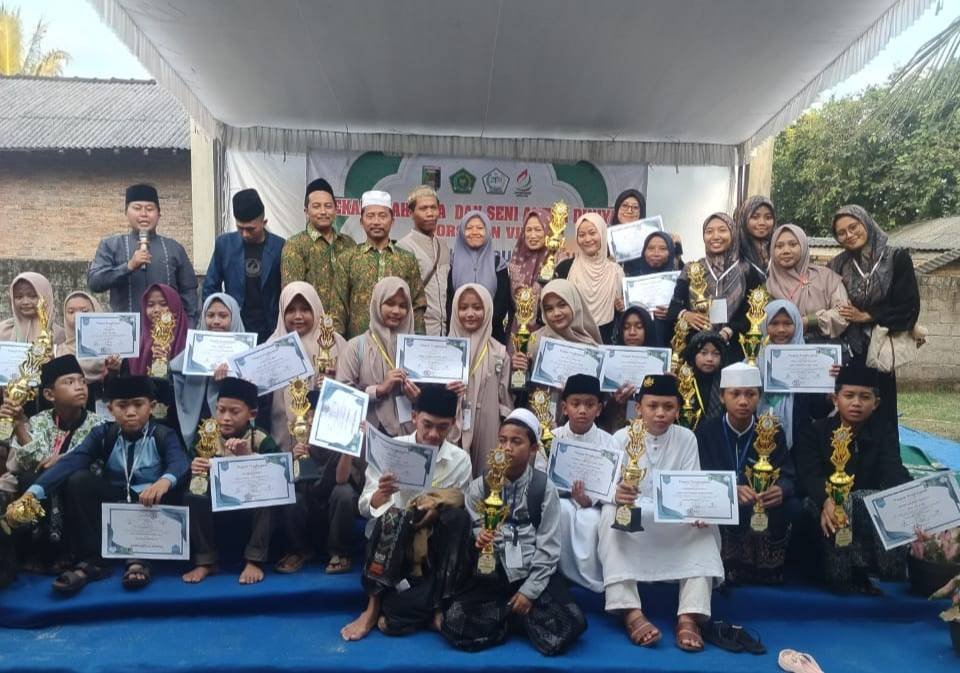 FKDT Pasir Sakti Raih Juara Umum Porsadin Kabupaten, Kepala KUA Apresiasi dan Dorong Semangat Santri