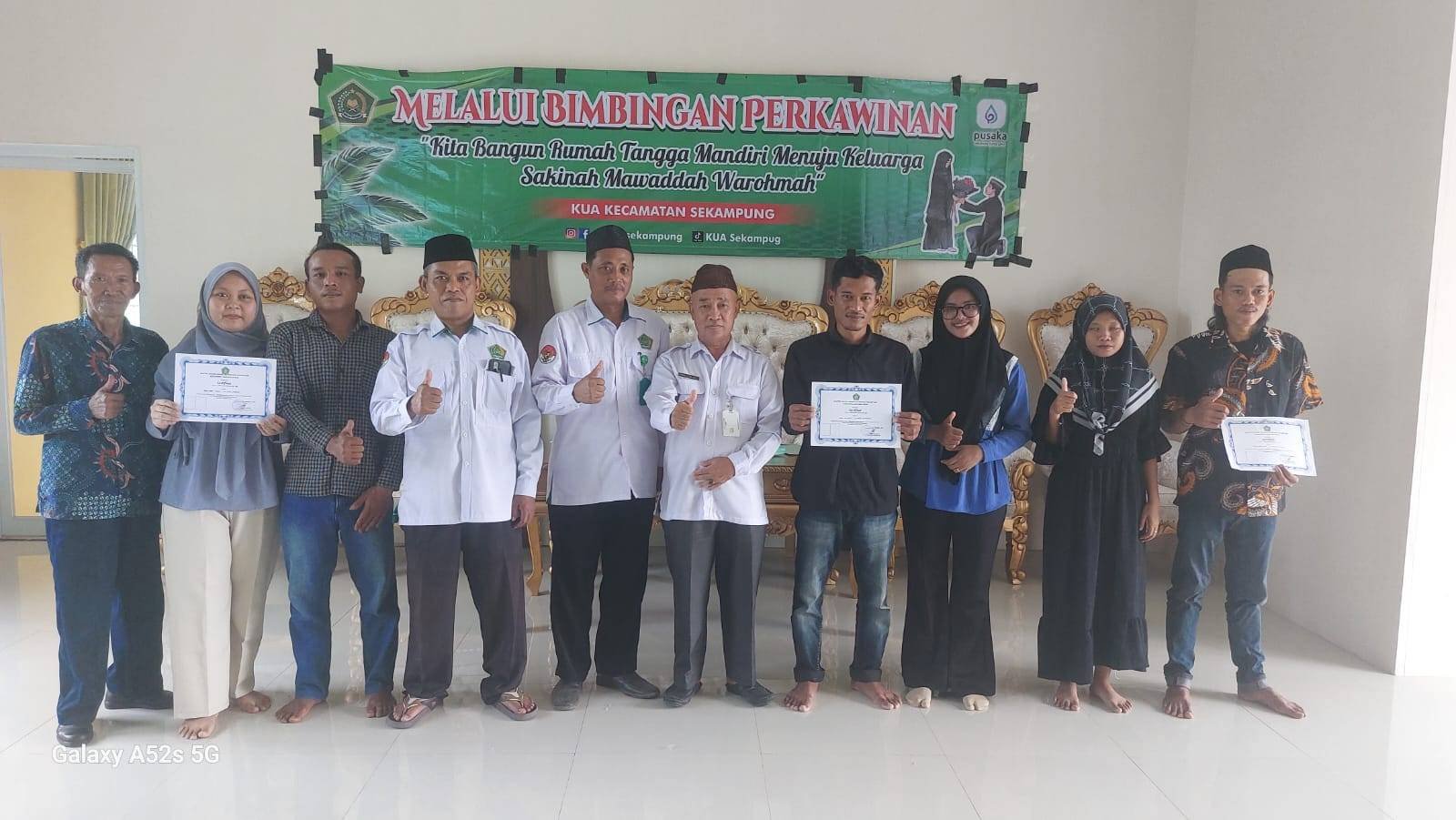 KUA Sekampung Laksanakan Bimbingan Perkawinan dan Serahkan Sertifikat Suscatin kepada Calon Pengantin